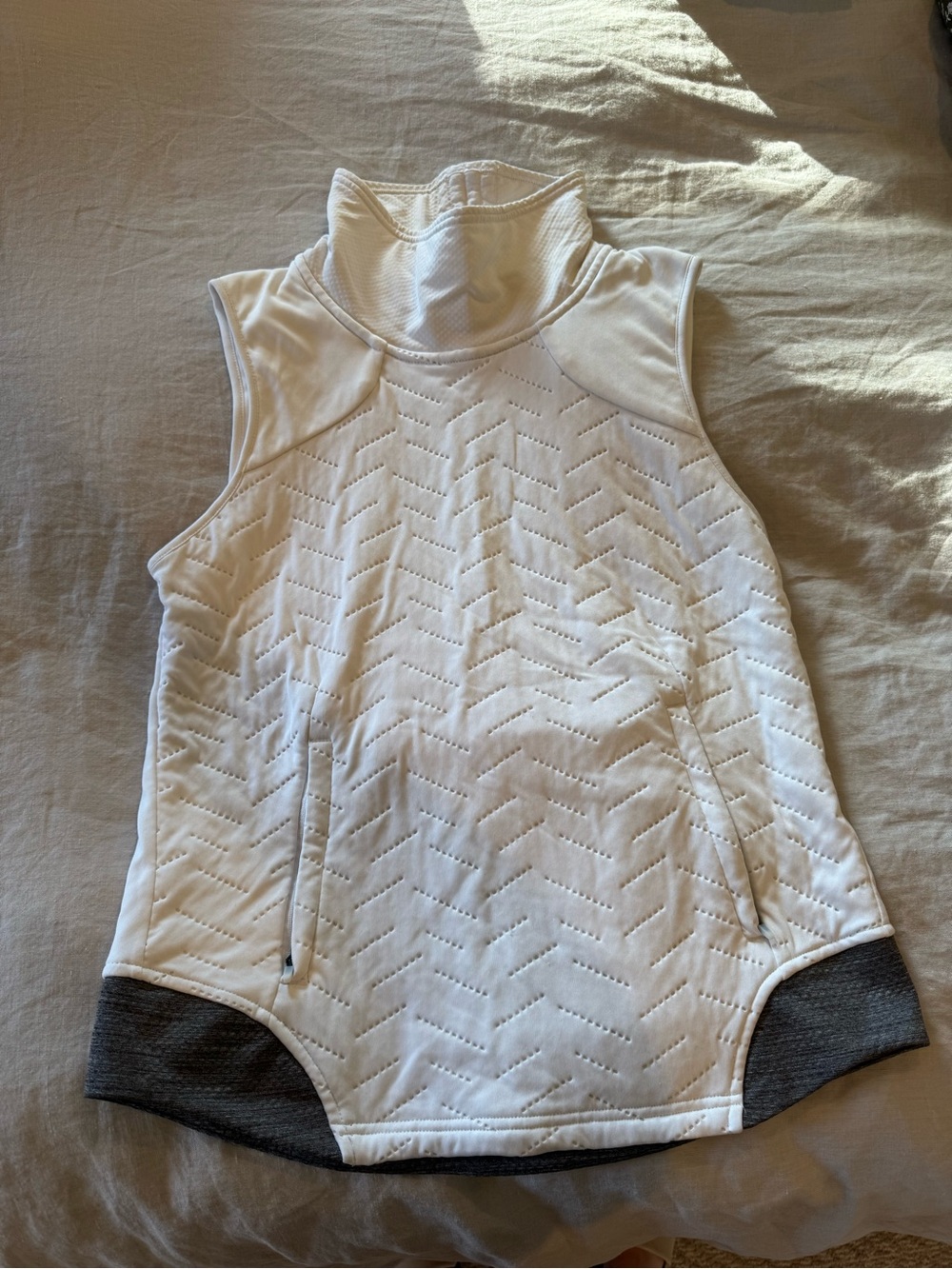 Under Armour White Quilted Sleeveless Mock Neck Pullover Vest